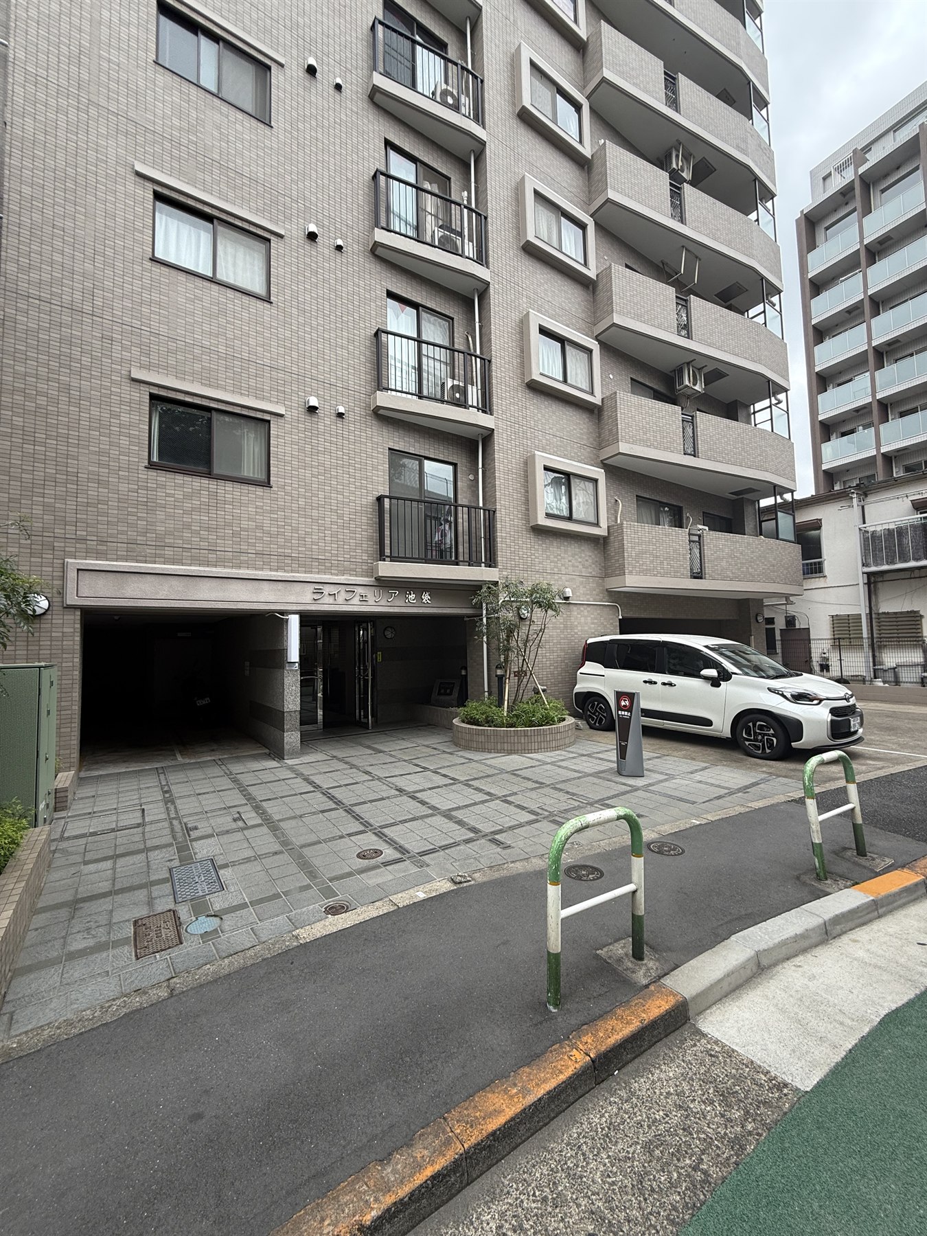 ライフェリア池袋のエントランス外観